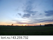 Spring sunset over the field. Стоковое фото, фотограф Andrew_Swarga / Фотобанк Лори