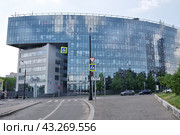 Москва. 2-й Сыромятнический переулок, дом 1. Бизнес-центр "Дельта Плаза" (2024 год). Редакционное фото, фотограф Илюхина Наталья / Фотобанк Лори