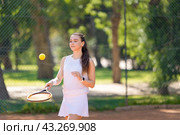 A woman is playing tennis with a tennis ball. Стоковое фото, фотограф Константин Шишкин / Фотобанк Лори