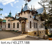 Вид на здание дачи Шаляпина со стороны внутреннего дворика, город Кисловодск (2023 год). Редакционное фото, фотограф Вячеслав Палес / Фотобанк Лори