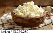 A bowl of cottage cheese on a wooden table with cloth, AI. Стоковое AI-изображение, AI-художник Сергей Старуш / Фотобанк Лори