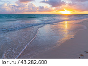 Sunrise at Bavaro beach. Dominican republic (2022 год). Стоковое фото, фотограф EugeneSergeev / Фотобанк Лори