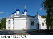 Церкоь Успения Пресвятой Богородицы солнечным весенним днем. Храмовый комплекс в Завидово. Тверская область (2024 год). Редакционное фото, фотограф Natalia Sidorova / Фотобанк Лори