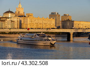 Москва. Прогулочный теплоход "Примавера" (2024 год). Редакционное фото, фотограф Андрей Иванов / Фотобанк Лори
