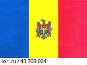 Государственный флаг Молдавии крупным планом на тканевой основе (2022 год). Стоковое фото, фотограф Лозовая Людмила / Фотобанк Лори