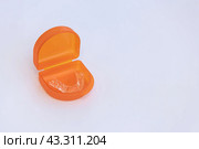 A splint for teeth to align the jaw in a storage box on a white background. Стоковое фото, фотограф Наталья Угрюмова / Фотобанк Лори