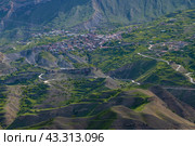 Вид на горное село Чох солнечным майским днем. Дагестан (2024 год). Стоковое фото, фотограф Виктор Карасев / Фотобанк Лори