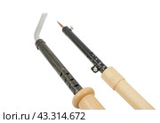 Электрический паяльник с деревянной ручкой на белом фоне. Electric soldering iron isolated on a white background. Стоковое фото, фотограф Татьяна Д / Фотобанк Лори