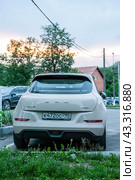 An electric car, GWM ORA 03, is parked on the street and is charging (2024 год). Редакционное фото, фотограф Константин Григорьев / Фотобанк Лори