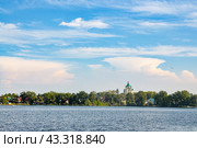 Панорама города Нижнего Тагила. Храм Александра Невского. Свердловская область (2016 год). Стоковое фото, фотограф Александр Тараканов / Фотобанк Лори