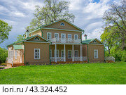 Господский старый дом в музее-заповеднике Тарханы, Пензенская область (2024 год). Редакционное фото, фотограф Анна Карасева / Фотобанк Лори
