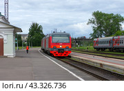 Дизель-электропоезд ДТ1-004/006 на станции Псков-Пассажирский (2018 год). Редакционное фото, фотограф Алексей Иванов / Фотобанк Лори