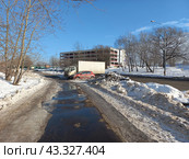 Многоярусный паркинг. Красноярская улица, владение 1а. Район Гольяново. Город Москва (2023 год). Редакционное фото, фотограф lana1501 / Фотобанк Лори