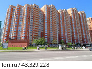 Жилой многоэтажный дом по адресу Улица Новаторов, 6 в Москве (2024 год). Редакционное фото, фотограф Константин Григорьев / Фотобанк Лори