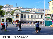 Усадьба купца Тупикова. Город Екатеринбург. Улица 8 марта. Дом 6 (2016 год). Редакционное фото, фотограф Александр Тараканов / Фотобанк Лори