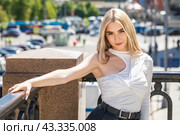 Portrait of a young beautiful girl. Стоковое фото, фотограф Андрей Аркуша / Фотобанк Лори