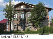 Арзамас, частные дом № 33 на улице Володарского (2024 год). Редакционное фото, фотограф Дмитрий Неумоин / Фотобанк Лори