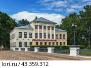 Building of the former city council, Uglich, Russia (2021 год). Стоковое фото, фотограф Boris Breytman / Фотобанк Лори