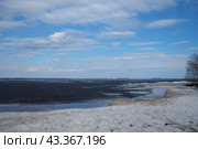 Lake Onega is a lake in northwestern Russia, on the territory of the Republic of Karelia, Leningrad Oblast and Vologda Oblast. It belongs to the basin of the Baltic Sea. Ice melting in early spring. Стоковое фото, фотограф Юлия Петровская / Фотобанк Лори