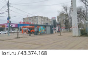 Улица города (2024 год). Редакционное видео, видеограф Сергей Татаринцев / Фотобанк Лори