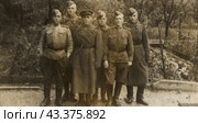 Групповой фотопортрет военнослужащих. Начало Великой отечественной войны. Стоковое фото, фотограф Retro / Фотобанк Лори