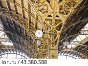 Интерьер Витебского вокзала. Санкт-Петербург. Россия (2024 год). Редакционное фото, фотограф E. O. / Фотобанк Лори