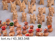 Clay whistles for children and adults as a folk musical instrument. Стоковое фото, фотограф Андрей Журавлев / Фотобанк Лори