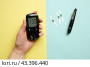 Экспресс тест для измерения уровня глюкозы в крови. Анализ крови на сахар в домашних условиях. Стоковое фото, фотограф Дорощенко Элла / Фотобанк Лори