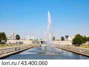 Исторический сквер с фонтанами в центре Екатеринбурга (2016 год). Стоковое фото, фотограф Александр Тараканов / Фотобанк Лори