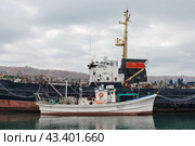 Судно на берегу (2023 год). Редакционное фото, фотограф Сергей Наставчук / Фотобанк Лори