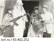 Свадьба. Выкуп невесты. 70-е гг СССР. Стоковое фото, фотограф Retro / Фотобанк Лори