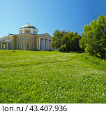 Estate of Counts Chernyshevs, Alexandrino Park. Summer panorama. Russia, Saint-Petersburg. Стоковое фото, фотограф Елена  Попкова / Фотобанк Лори