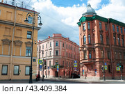 Санкт-Петербург. Перекрёсток улицы Чайковского с Гагаринской улицей и улицей Оружейника Фёдорова. Редакционное фото, фотограф Татьяна Шикова / Фотобанк Лори