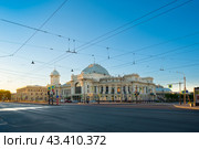 Витебский вокзал на рассвете. Санкт-Петербург (2024 год). Редакционное фото, фотограф Ольга Визави / Фотобанк Лори