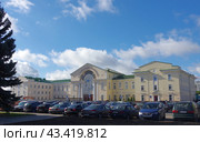 Вокзал станции Барановичи-Полесские, Брестская область, Беларусь (2018 год). Редакционное фото, фотограф Алексей Иванов / Фотобанк Лори