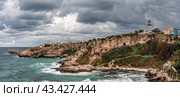 View of lighthouse at seashore against cloudy sky. Beautiful Lighthouse On The Rocks near Sile, Istanbul, Turkey, Black Sea. panorama. Стоковое фото, фотограф Павел Муравьев / Фотобанк Лори