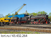 Советский паровоз серии L (L-5248). Погрузка угля в тендер паровоза. Сортавала. Карелия. (2024 год). Редакционное фото, фотограф Дмитрий Мельников / Фотобанк Лори