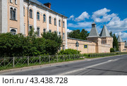 View of the fortress wall of Pokrovsky town from Sapernaya Street (2024 год). Стоковое фото, фотограф Михаил Аккуратoв / Фотобанк Лори