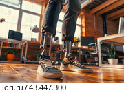 Бионические протезы ног у молодого человека. Стоковое AI-изображение, AI-художник Щеголева Ольга / Фотобанк Лори