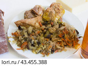 Мясо с тушенными овощами . Стоковое фото, фотограф Евгений Будюкин / Фотобанк Лори