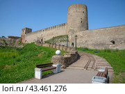 Старинные башни при входе в  Ивангородскую крепость, Ленинградская область (2024 год). Стоковое фото, фотограф Анна Карасева / Фотобанк Лори
