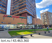 Торговый центр в Москве (2024 год). Редакционное фото, фотограф Ирина Терентьева / Фотобанк Лори
