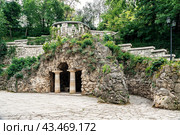 Pyatigorsk, Russia 05.09.. 2024. Two columns support a vault carved into the rock. Historical sights of Pyatigorsk in hot summer. Diana's Grotto. Редакционное фото, фотограф Оксана Медведева / Фотобанк Лори
