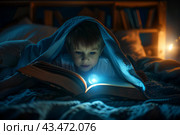 Ребенок читает ночью интересную книгу под одеялом с фонариком. Стоковое AI-изображение, AI-художник Щеголева Ольга / Фотобанк Лори
