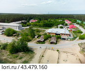 Посёлок Винзили. Улица Сосновая и тюменская областная клиническая психиатрическая больница (2021 год). Стоковое фото, фотограф Сергей Буторин / Фотобанк Лори