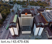 Здание Арбитражного суда Тюменской области с высоты (2021 год). Редакционное фото, фотограф Сергей Буторин / Фотобанк Лори