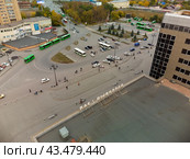 Тюмень. Вид на площадь перед железнодорожным вокзалом (2021 год). Редакционное фото, фотограф Сергей Буторин / Фотобанк Лори
