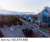 Бизнес-центр Газойл-Плаза и улица Республики. Тюмень (2021 год). Редакционное фото, фотограф Сергей Буторин / Фотобанк Лори