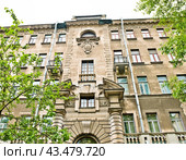 Дом Пеля (Гукасовой) («Пале-Рояль», «Сен-Жермен», «Бельведер»). Вид со стороны двора. Литейный проспект, дом 46. Санкт-Петербург (2024 год). Редакционное фото, фотограф E. O. / Фотобанк Лори