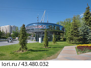 Инфоцентр в парке аттракционов «Орион» на ВДНХ в Москве, Россия (2024 год). Редакционное фото, фотограф Елена Коромыслова / Фотобанк Лори